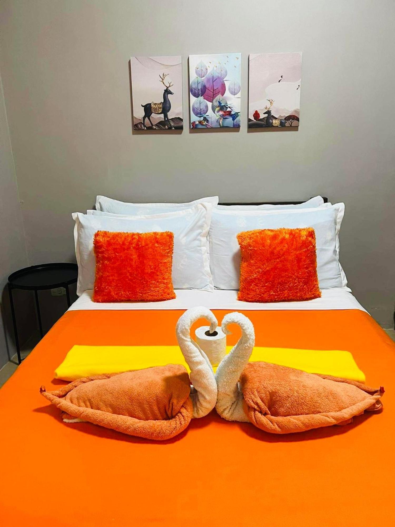 One Palm Tree Villas Condominium - Studio 10O With Balcony - Across Terminal 3 Airport مانيلا المظهر الخارجي الصورة
