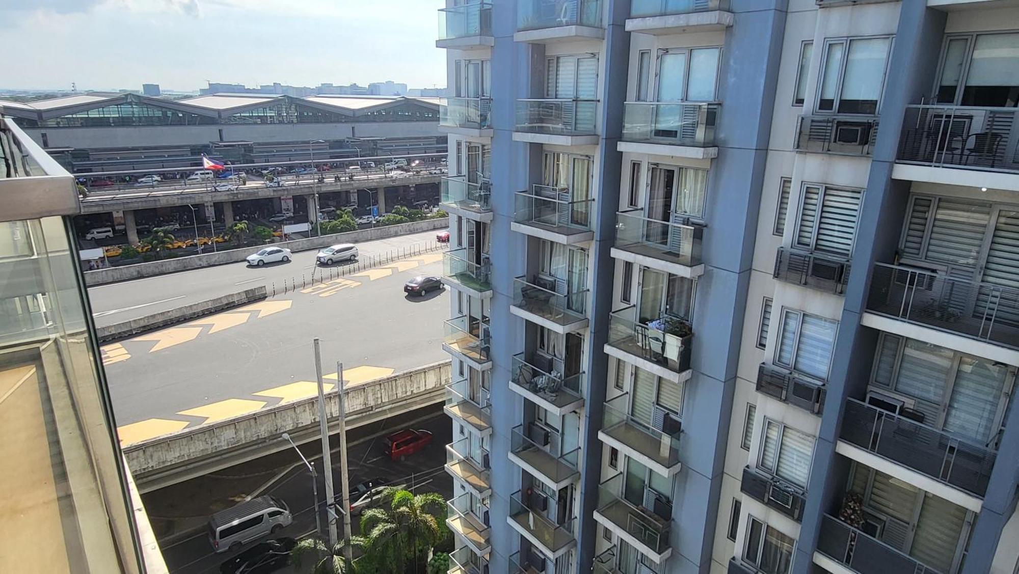 One Palm Tree Villas Condominium - Studio 10O With Balcony - Across Terminal 3 Airport مانيلا المظهر الخارجي الصورة