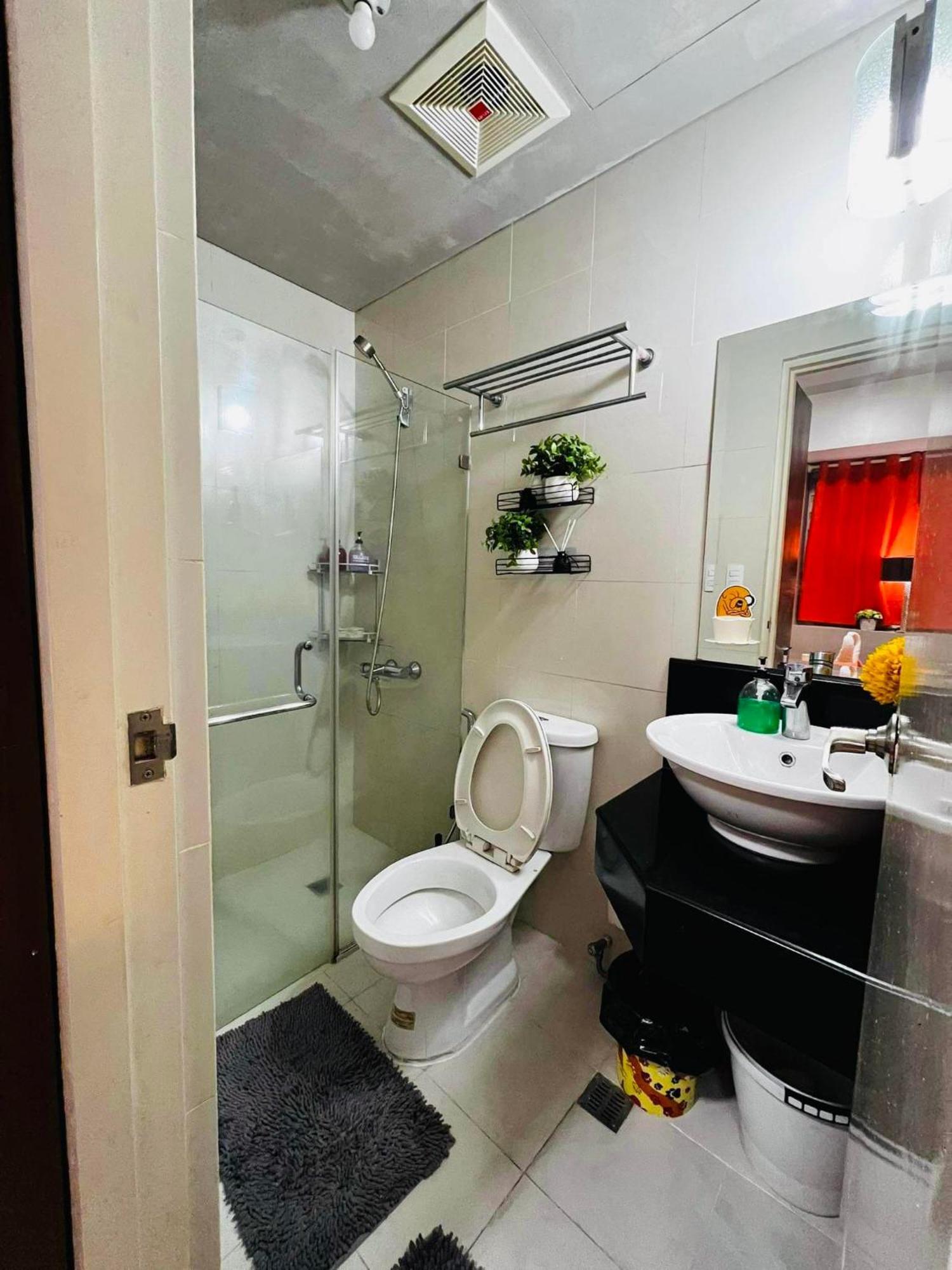 One Palm Tree Villas Condominium - Studio 10O With Balcony - Across Terminal 3 Airport مانيلا المظهر الخارجي الصورة